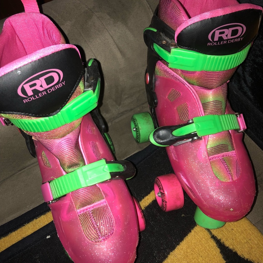 Girls skates barely worn